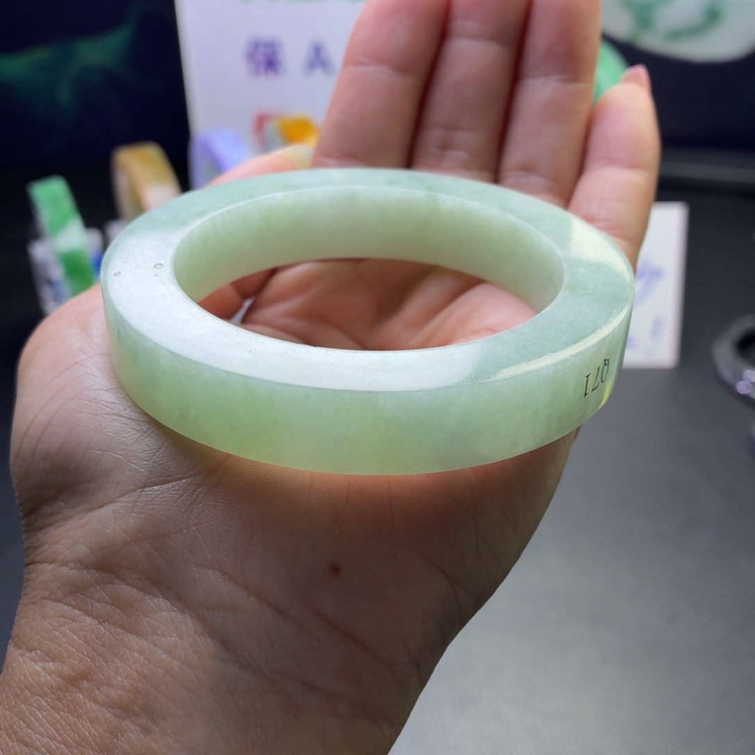 定制翡翠未镶嵌翡翠手镯订制