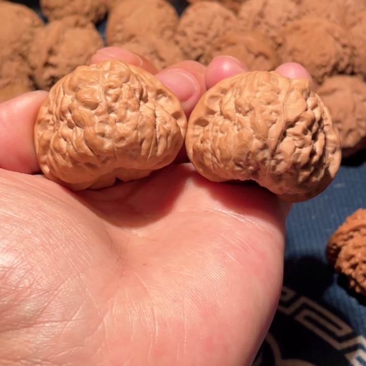 文玩核桃把件向*.43蛤蟆头