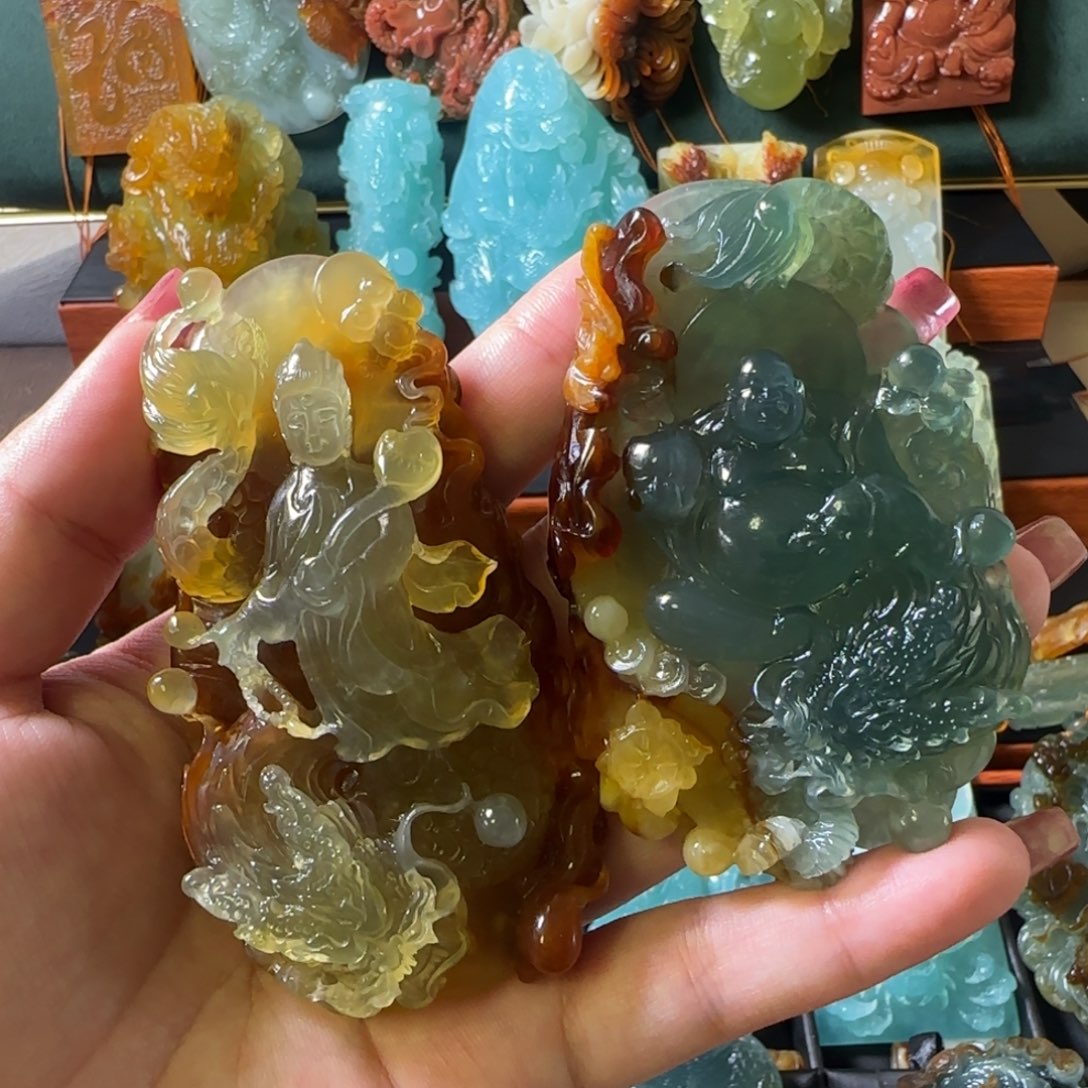 悦***尔岫玉未镶嵌颈饰佛和观音