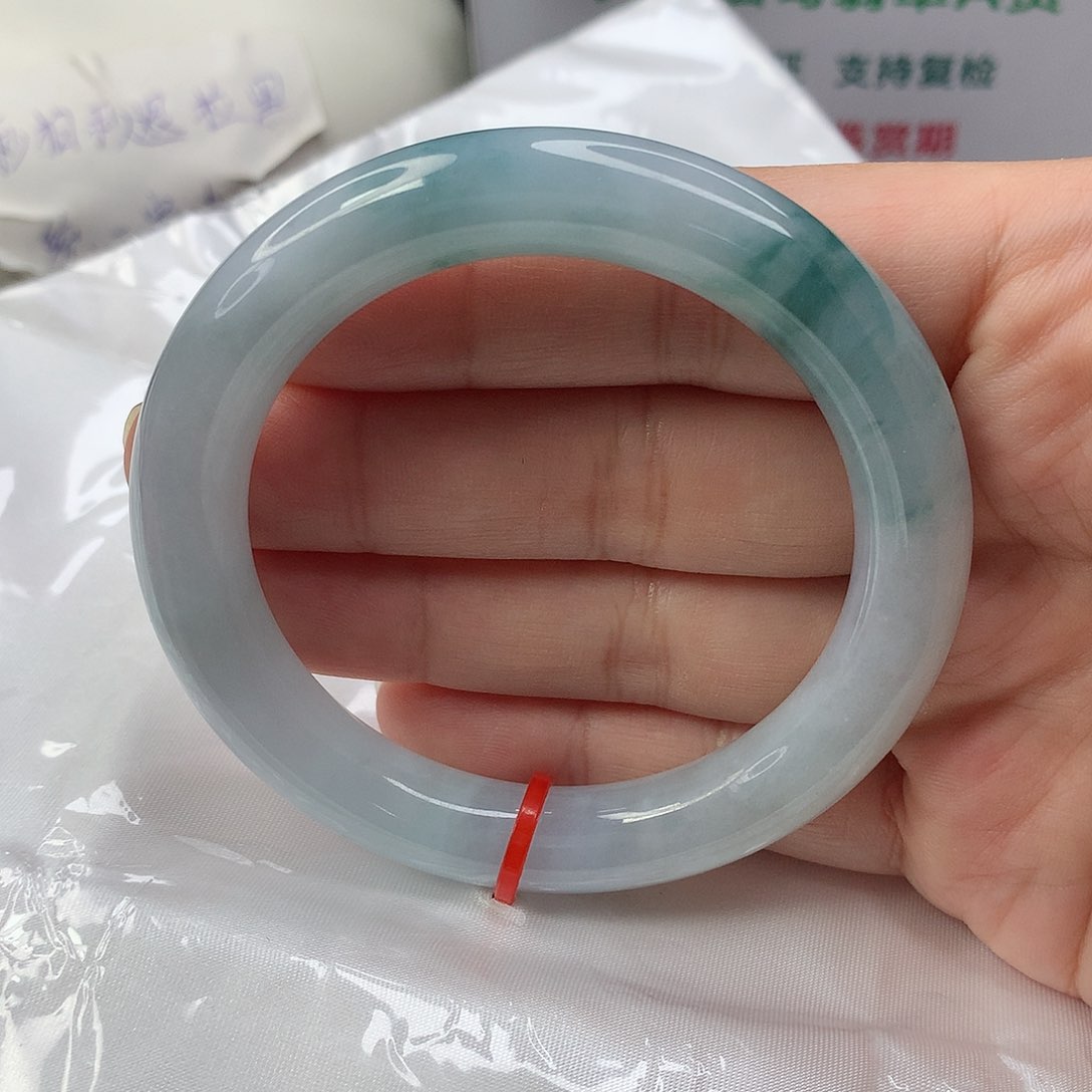 未镶嵌手镯（圆镯）翡翠蒜****甜飘花