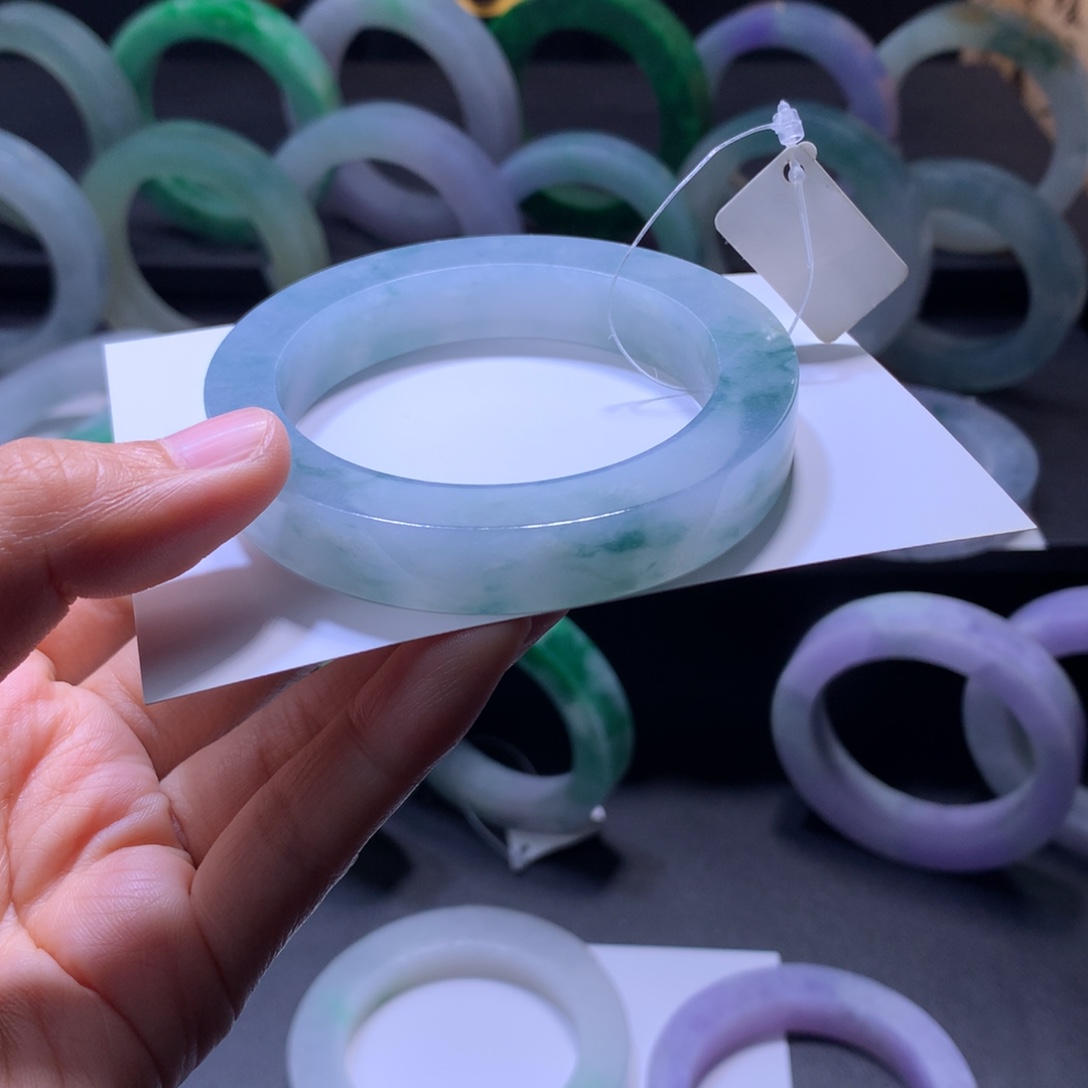 乐****定制翡翠未镶嵌翡翠手镯