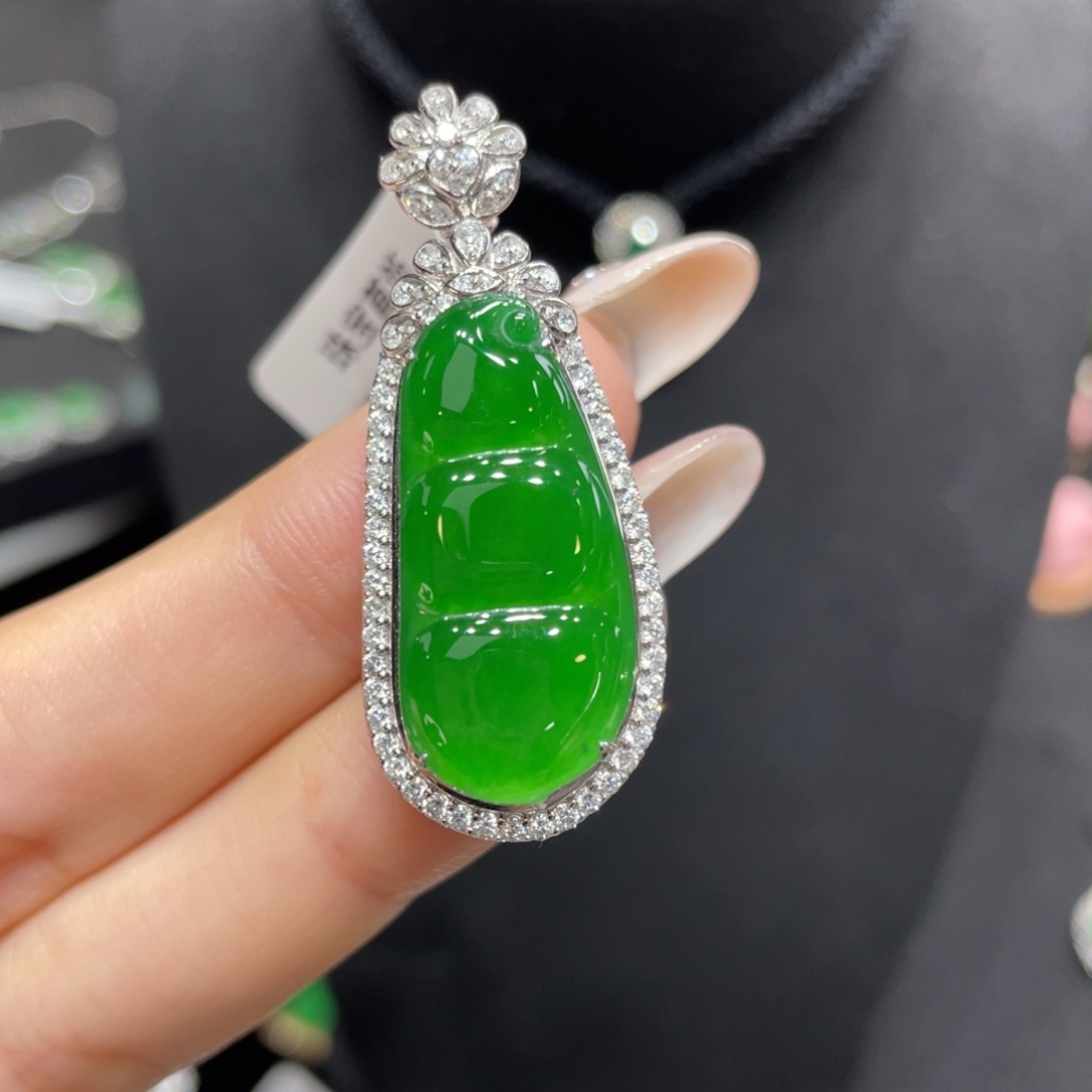 翡翠颈饰18K金镶嵌天然缅甸翡翠a货