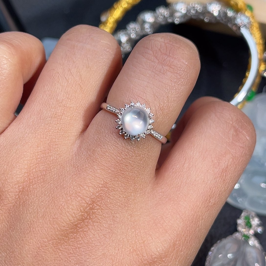 翡翠18K金镶嵌戒指蛋面