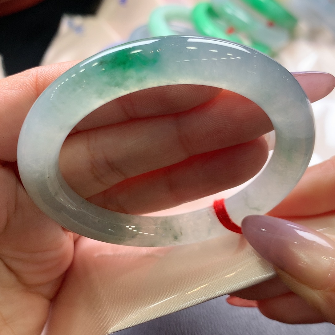 翡翠未镶嵌手镯52元