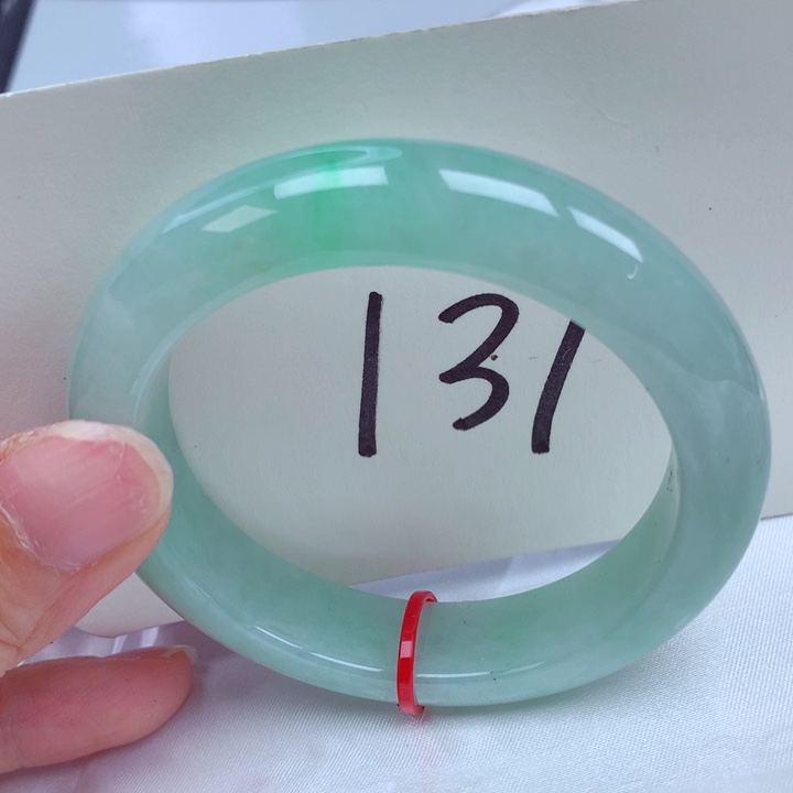 翡翠手镯未镶嵌翡翠