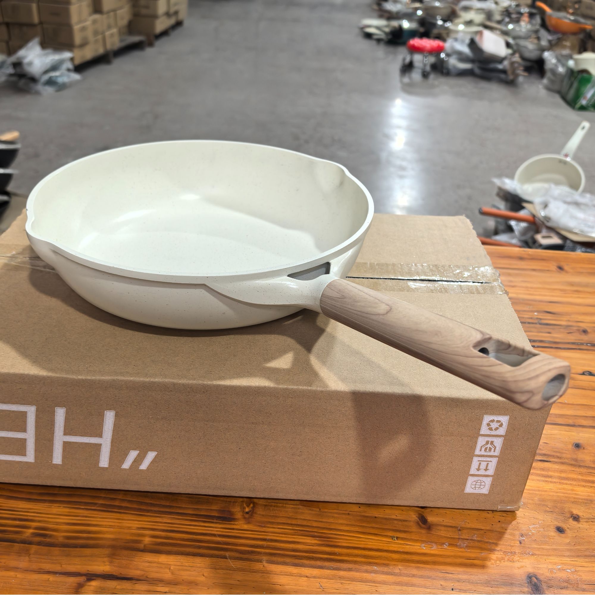 26cm冰淇淋白煎锅小卡撤柜无盖麦饭石不粘锅平底锅全灶具通用微瑕