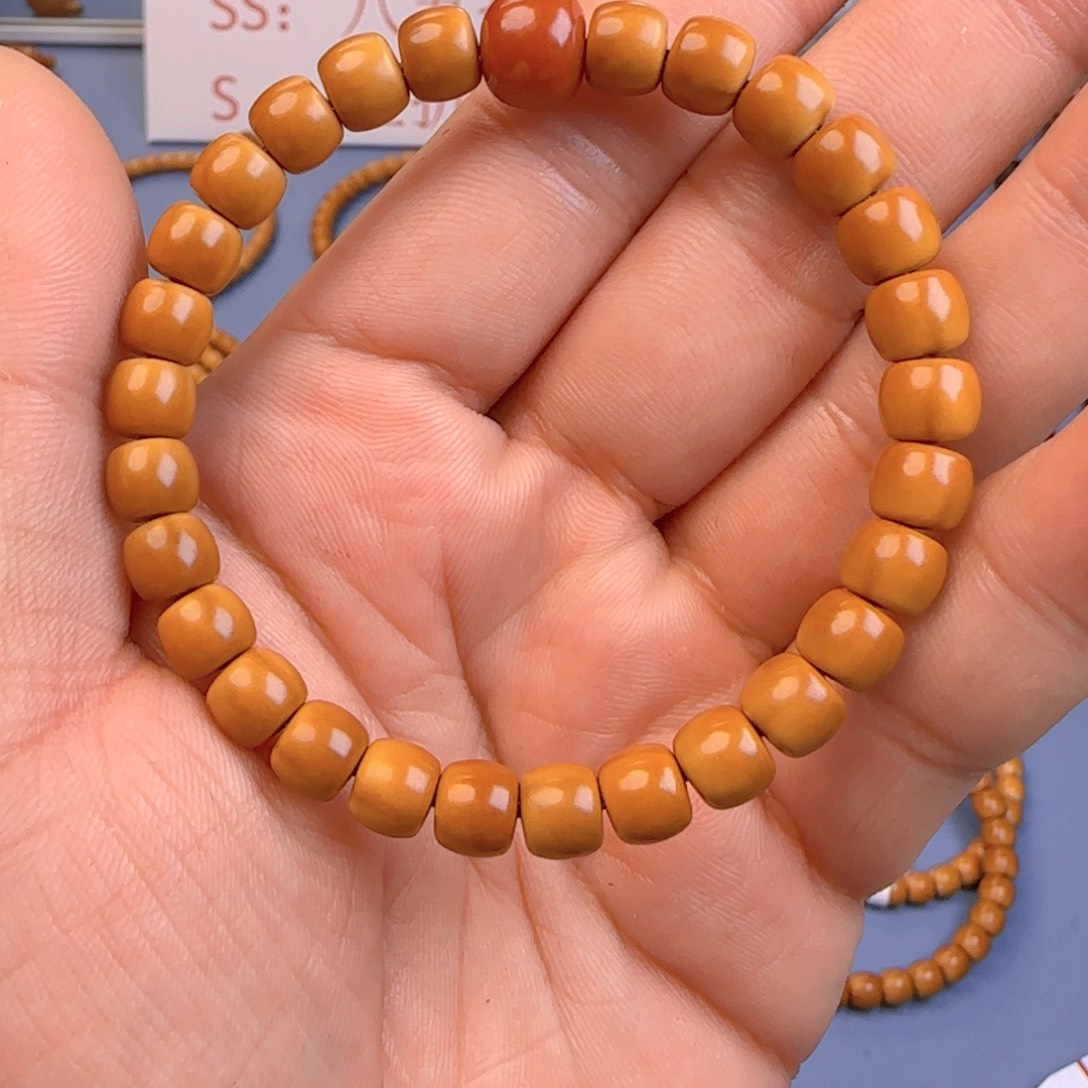 橄榄核手串老**的核尖极限弧尺寸7.5ss微变色