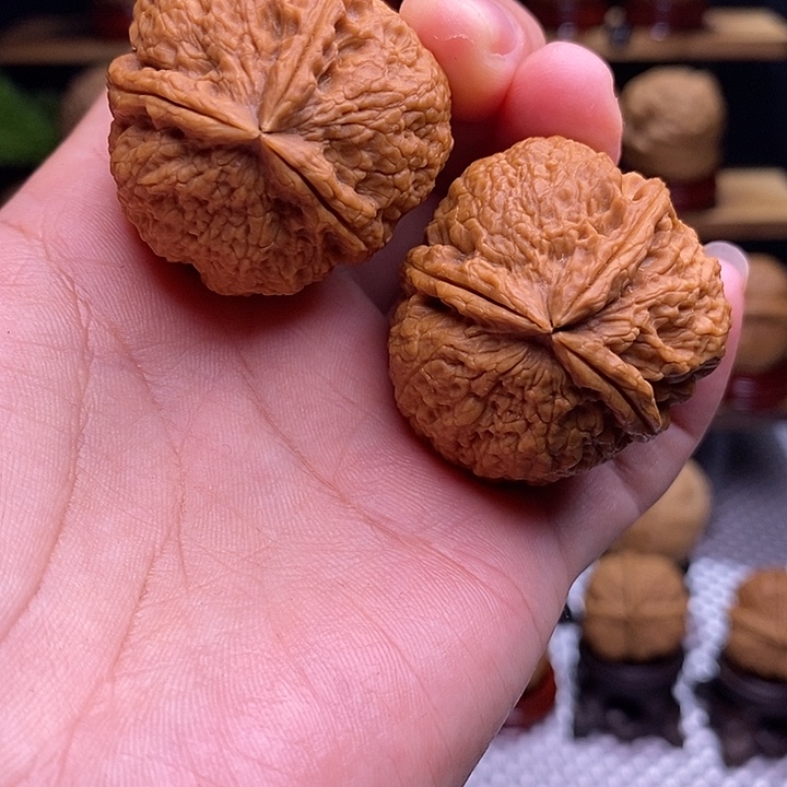 文玩核桃吊坠铁锤三棱9