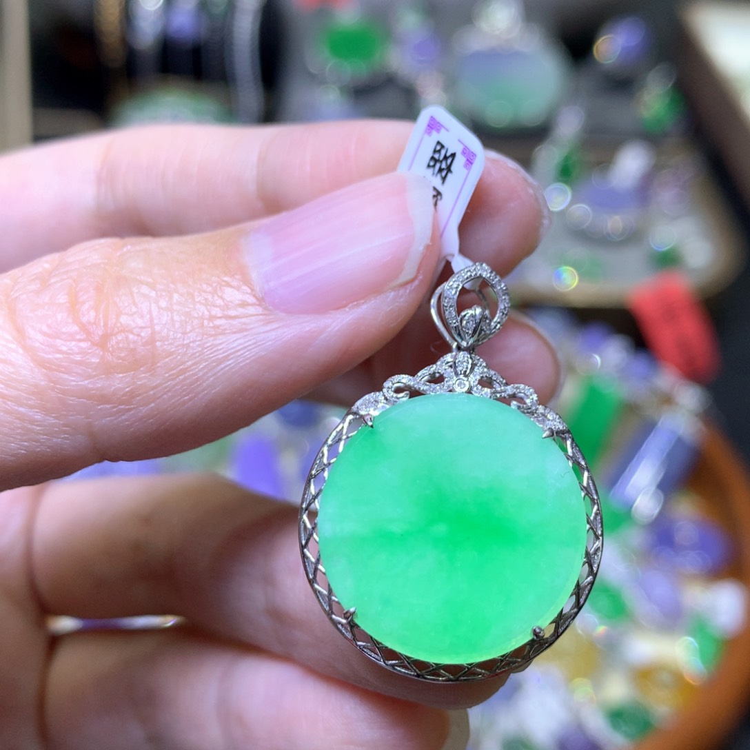 【闪购商品】翡翠颈饰18K金镶嵌翡翠吊坠项链