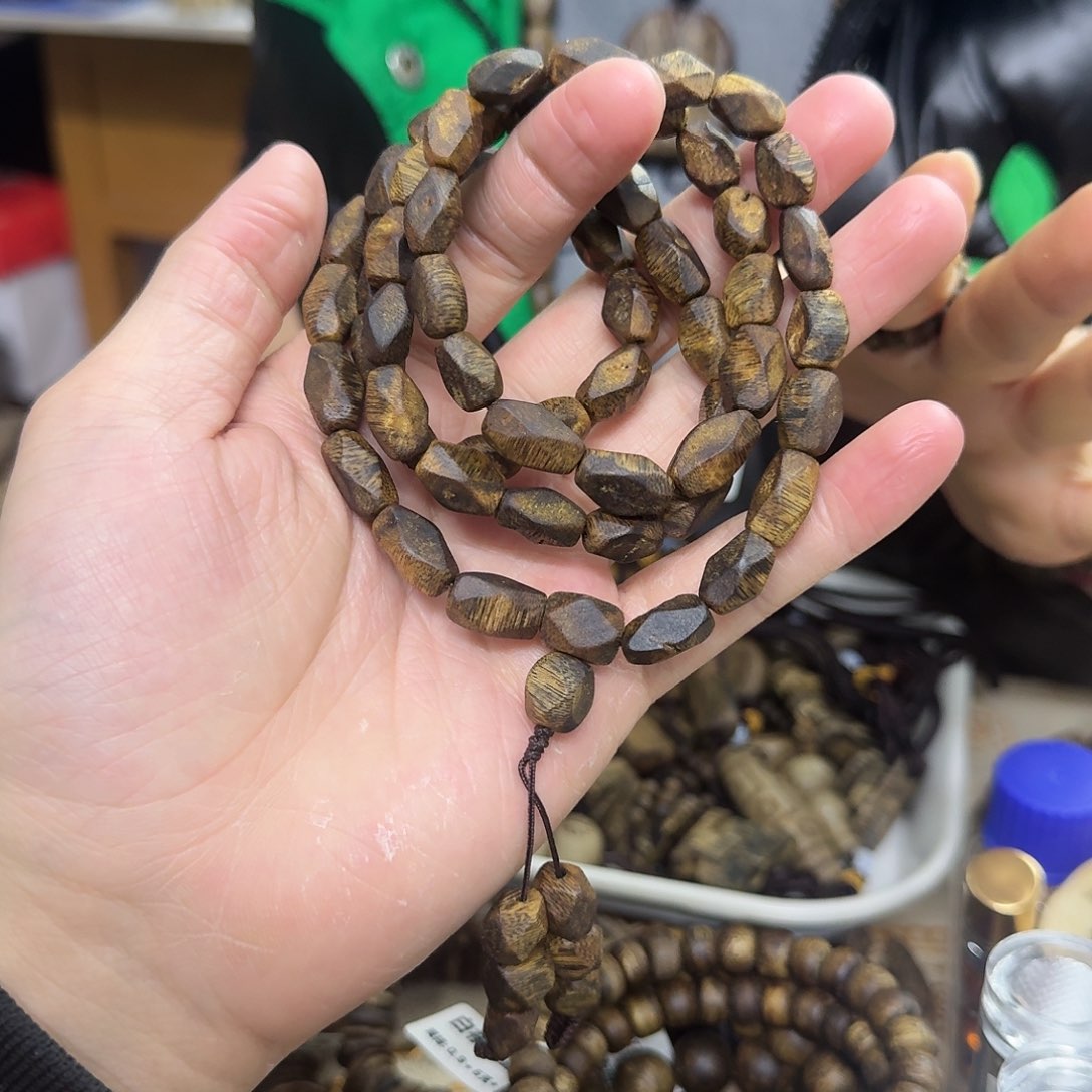 沉香木手串白棋沉水浮钻石项珠多钱 24 克多样性发一