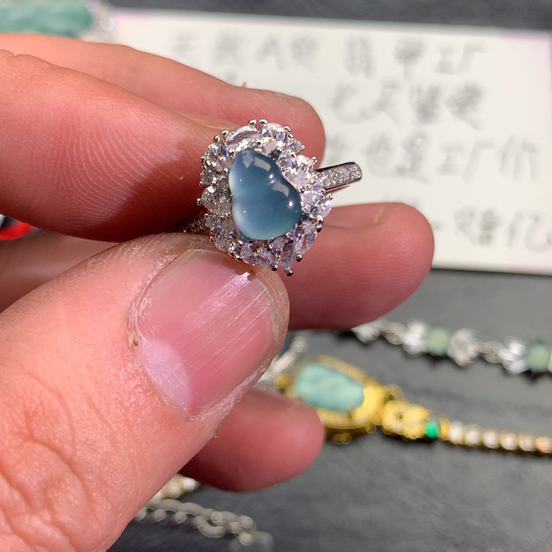 翡翠颈饰未镶嵌葫芦戒指