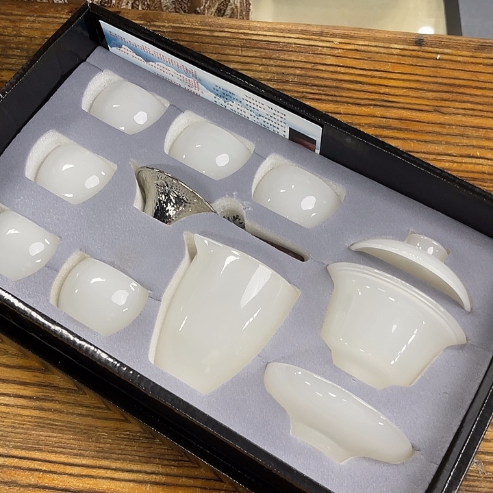 孤品茶具套装等。        