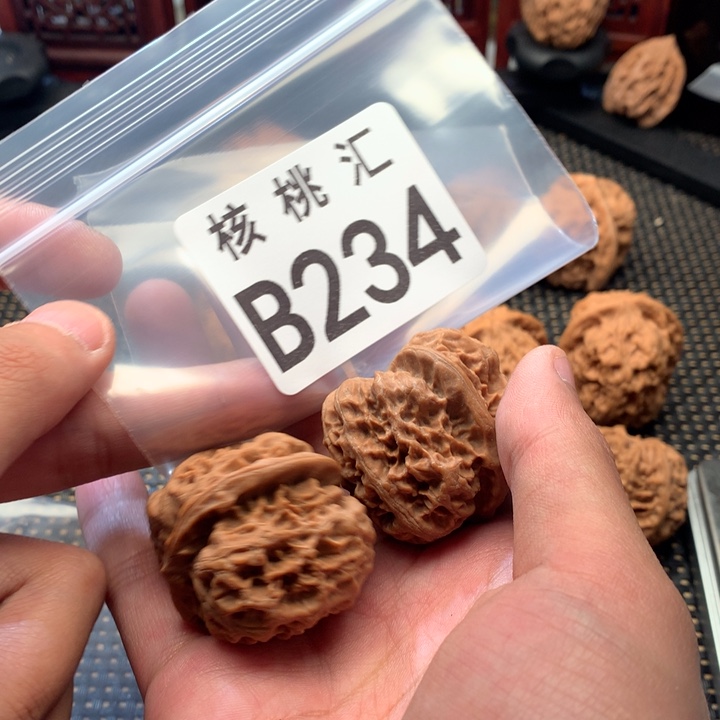 文玩核桃吊坠金钟