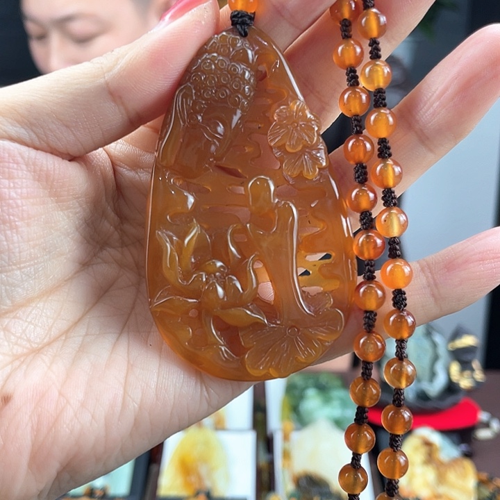 蛇纹石玉未镶嵌颈饰