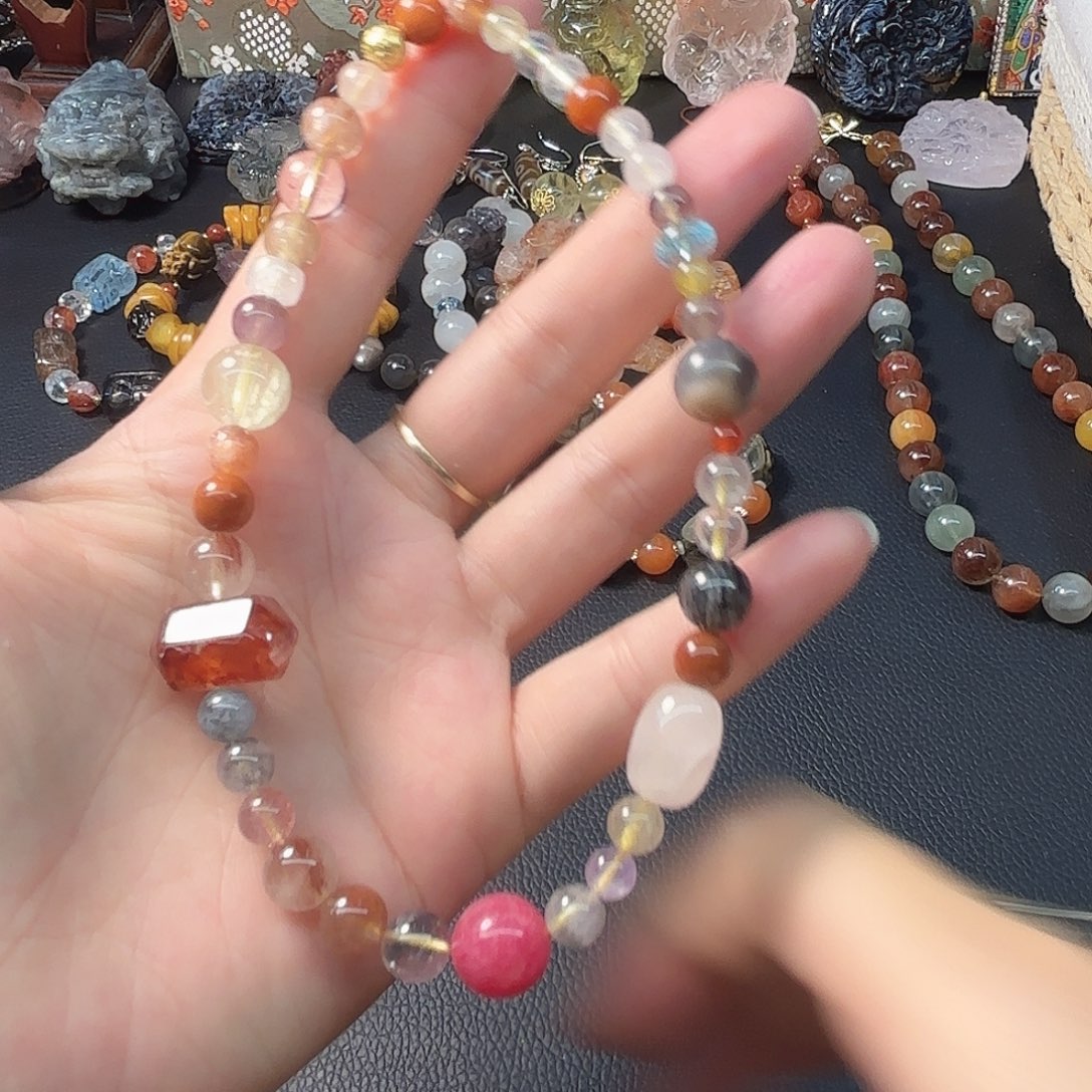 芊***羽水晶颈饰合金手机链