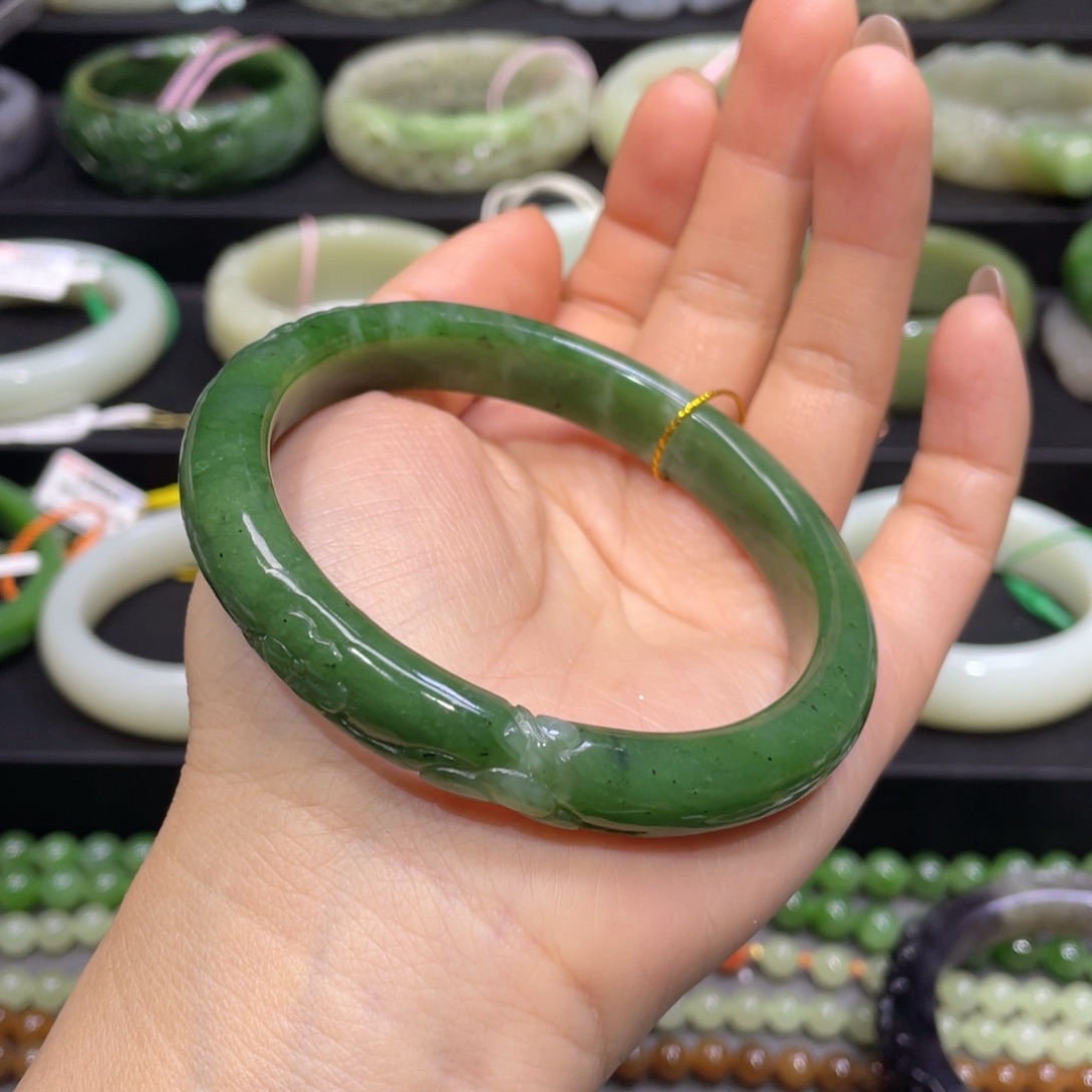 和田玉手镯63圈口 编号17未镶嵌孙****选