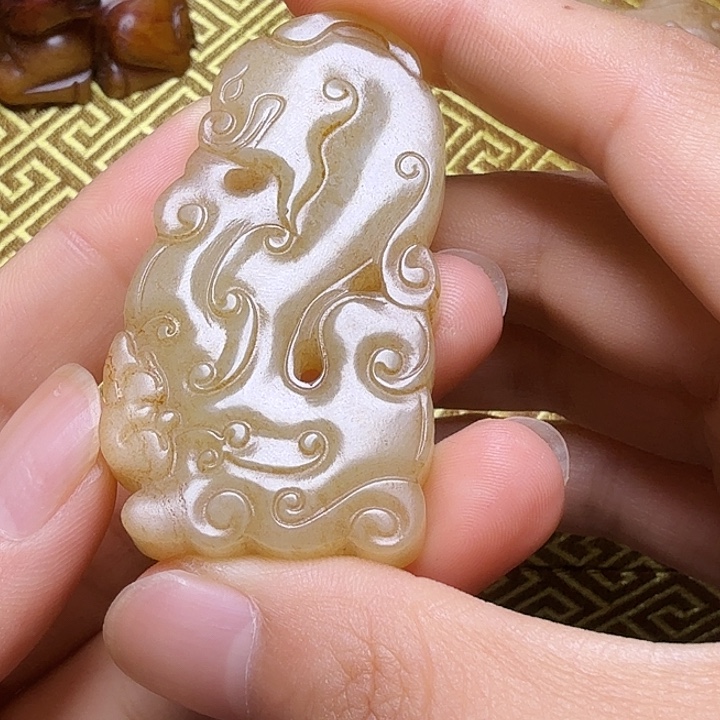 喵***咪颈饰未镶嵌和田玉（糖玉）