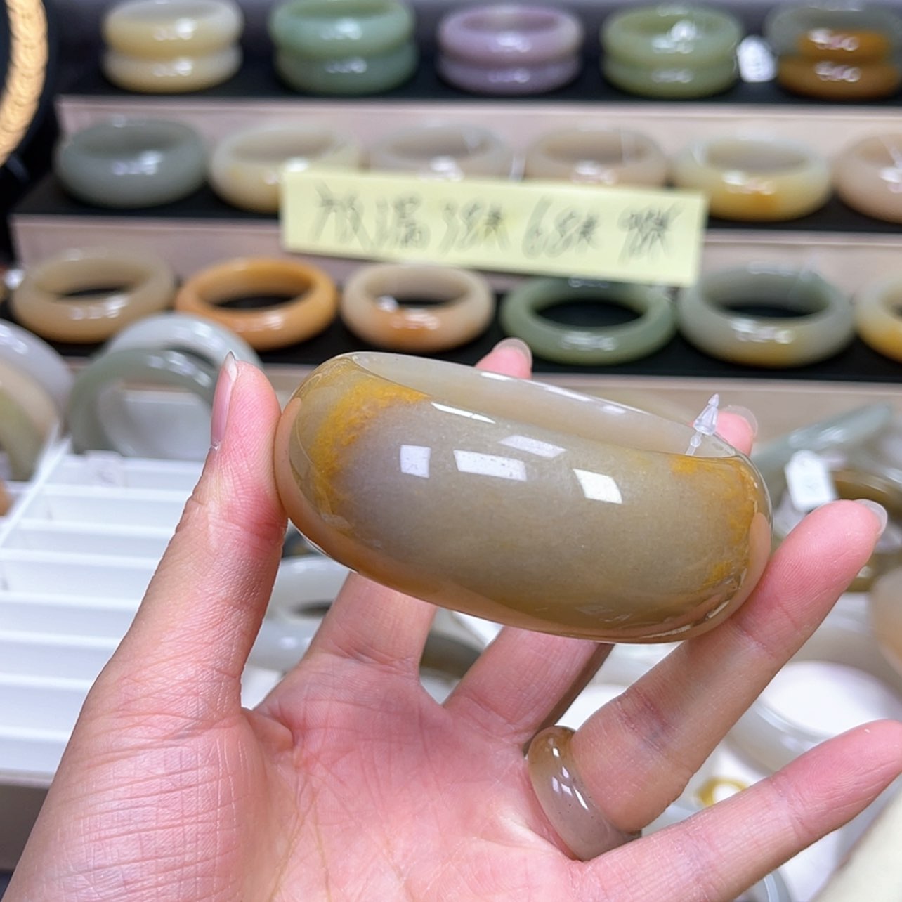 【闪购商品】石英质玉手镯未镶嵌M****姐