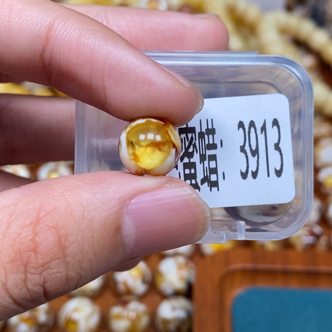 蜜蜡未镶嵌珠宝奇石3913