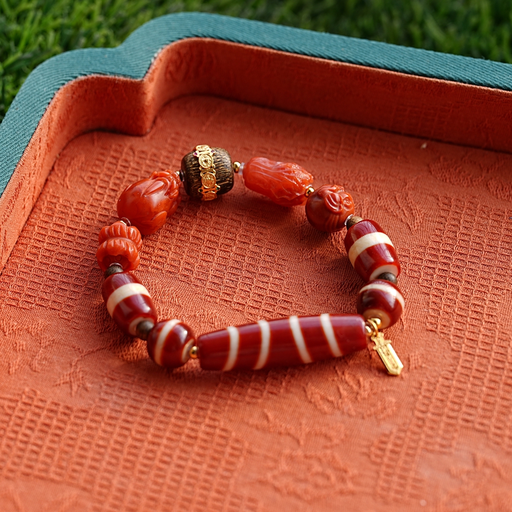 【新款上新】天珠图腾保山南红多宝手链 S515 多样性发一