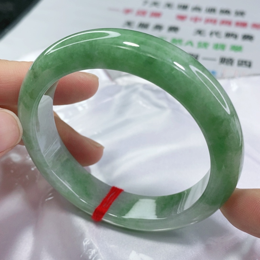 翡翠手镯未镶嵌61圈口