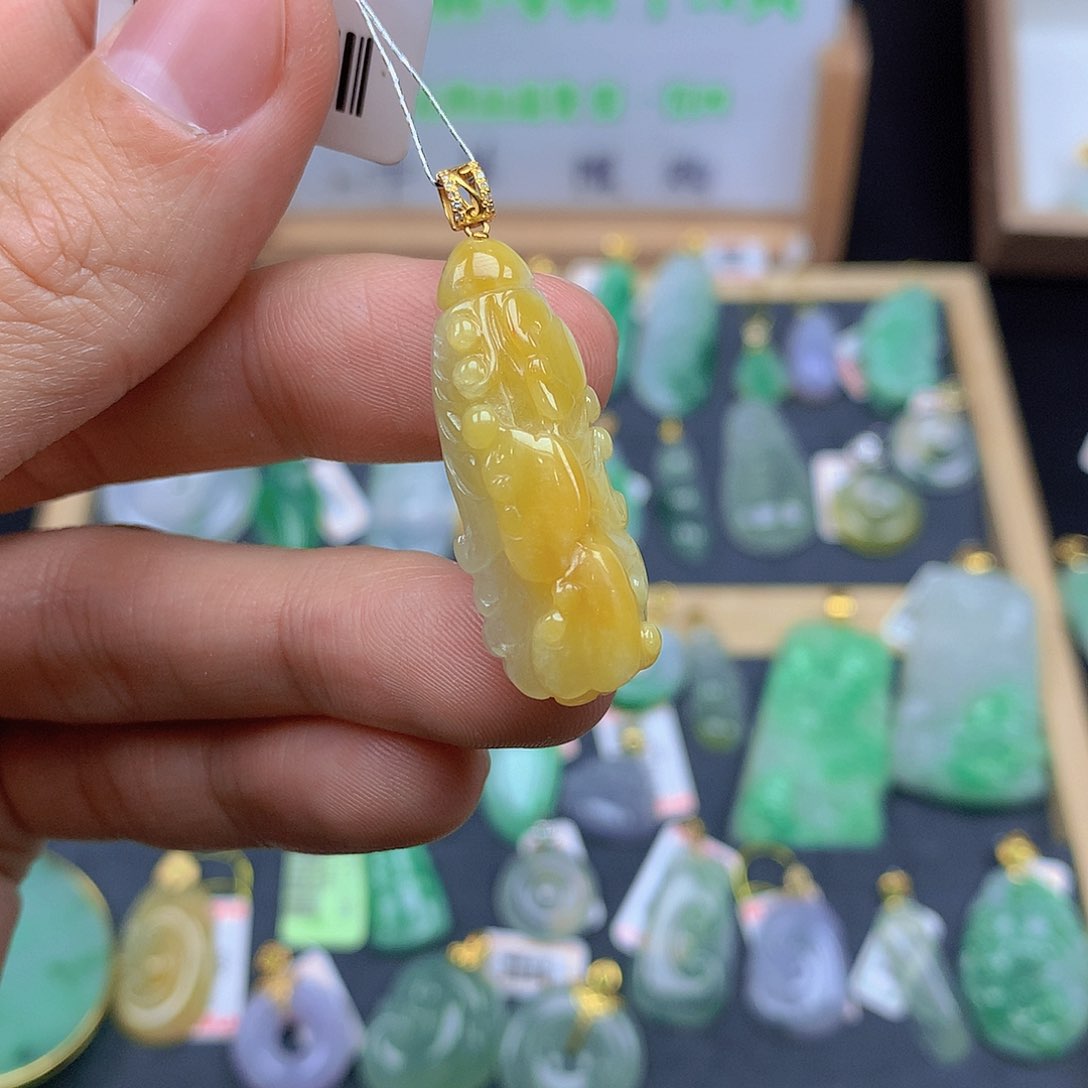 翡翠颈饰18K金镶嵌翡翠