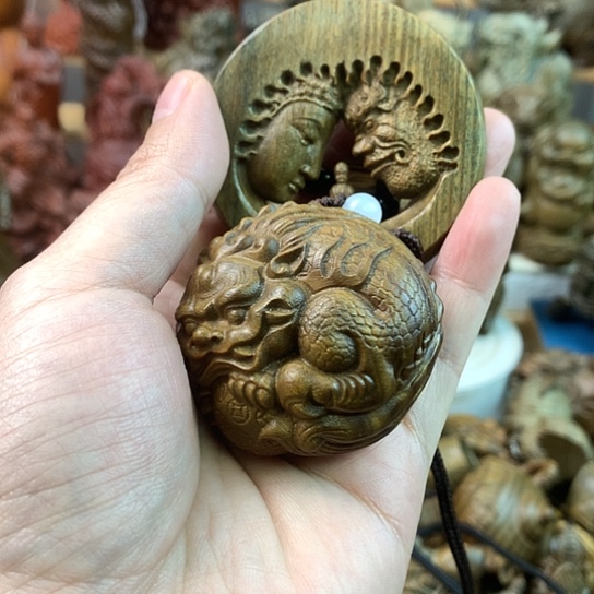 齐***胜把件黄花梨/降香黄檀绿檀木＇一念之间和貔貅