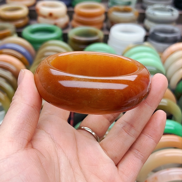 未镶嵌手镯（圆镯）石英质玉