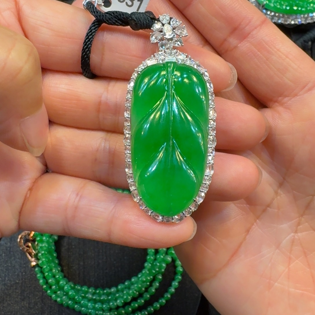 翡翠18K金镶嵌颈饰缅甸翡翠