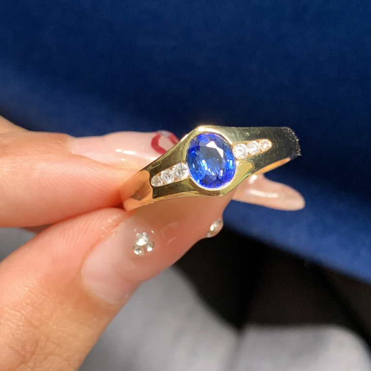 天然皇家蓝蓝宝石戒指1ct 不退换