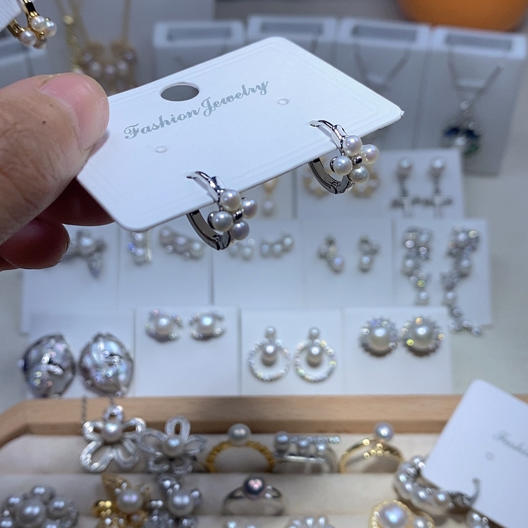 淡水珍珠耳饰未镶嵌