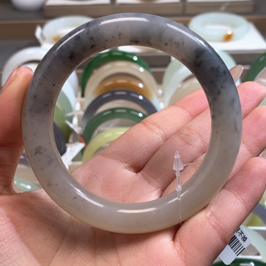 和田玉手镯未镶嵌青花57