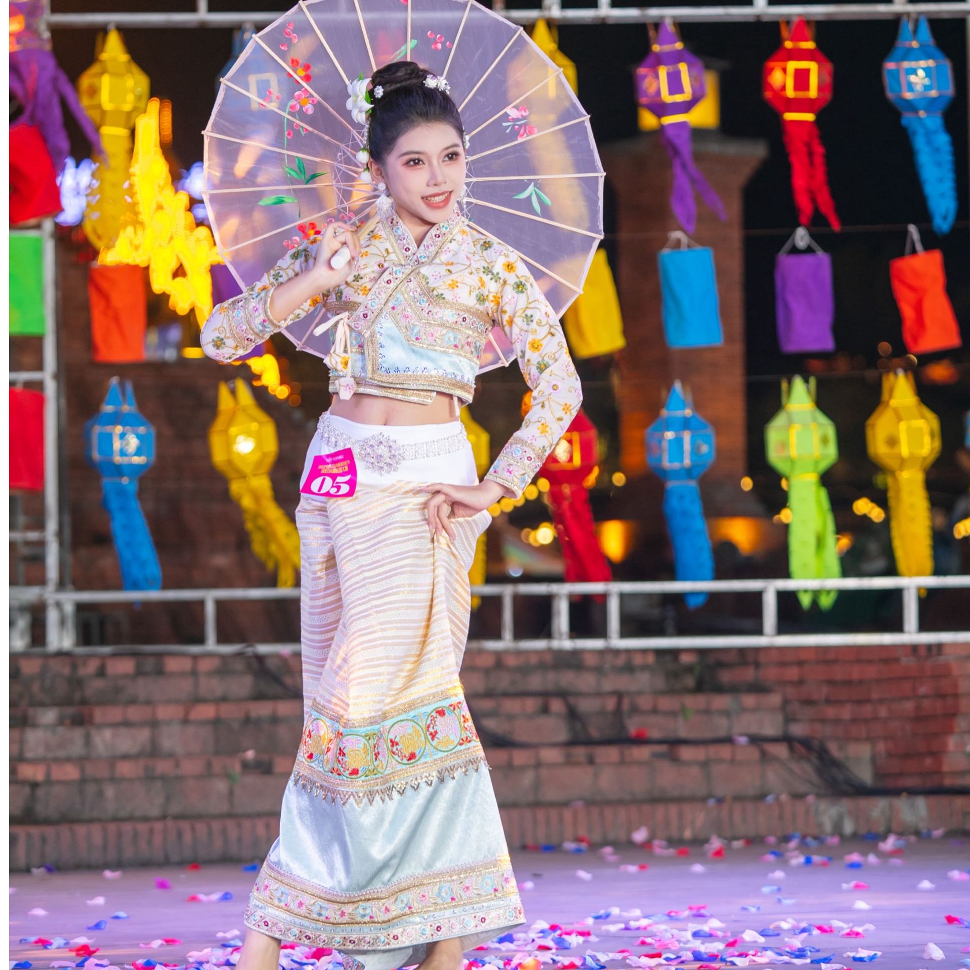 子依小店原创【摘星】金线提花重工刺绣款 新年战袍 民族风舞台服