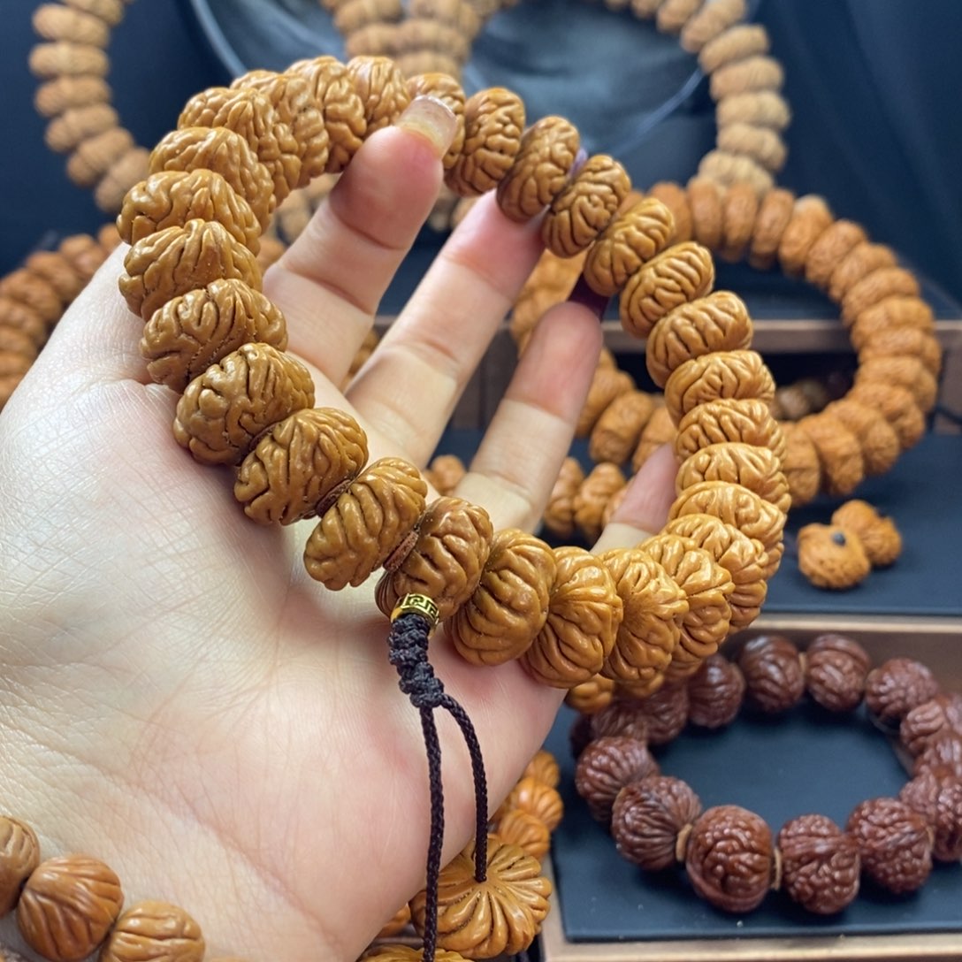 桃核手串为****ご龙纹桃核祥云
