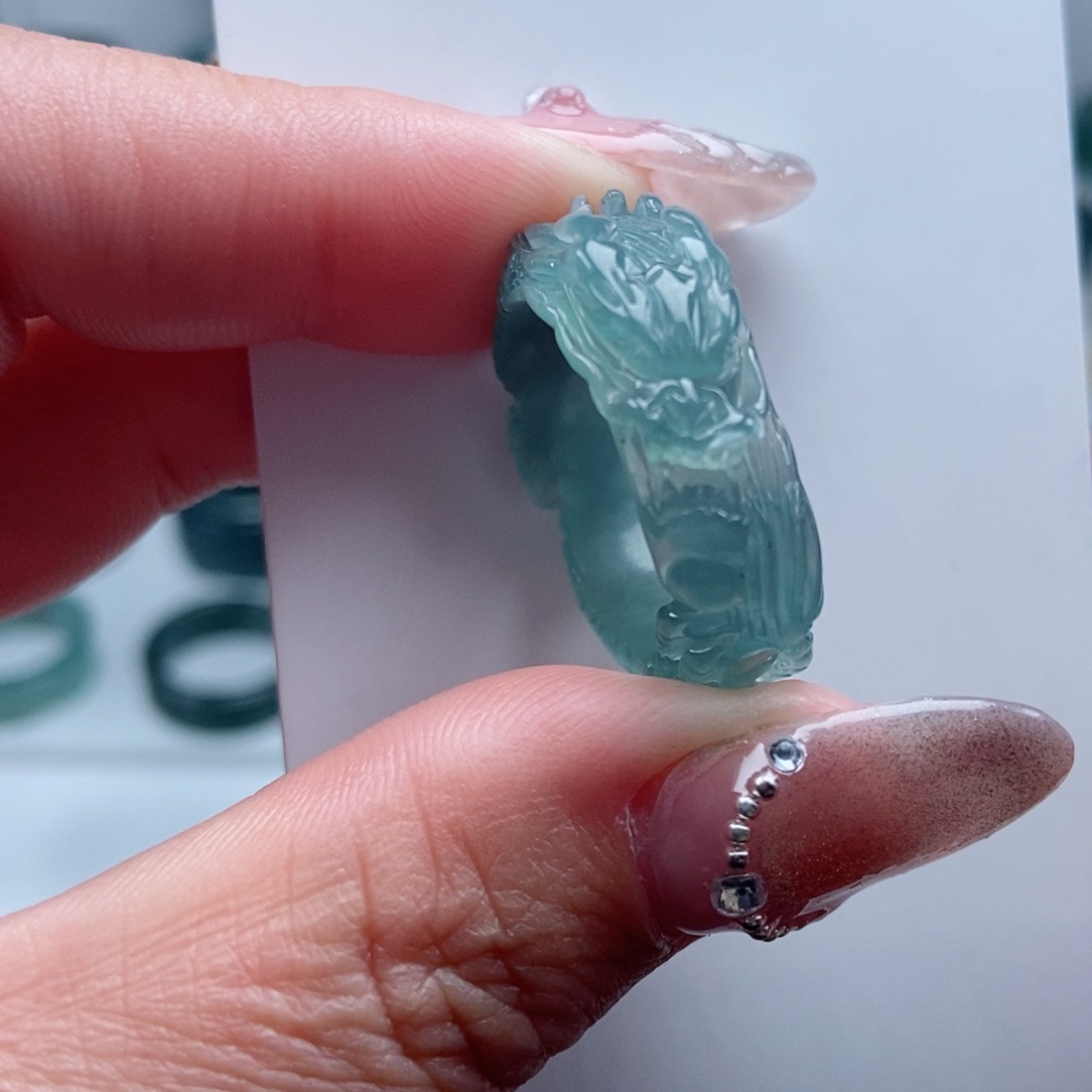 翡翠戒指未镶嵌小*翡翠