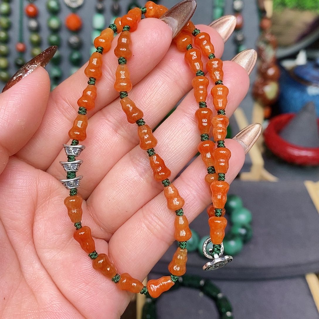 翡翠手链未镶嵌日**竹漂亮美眉