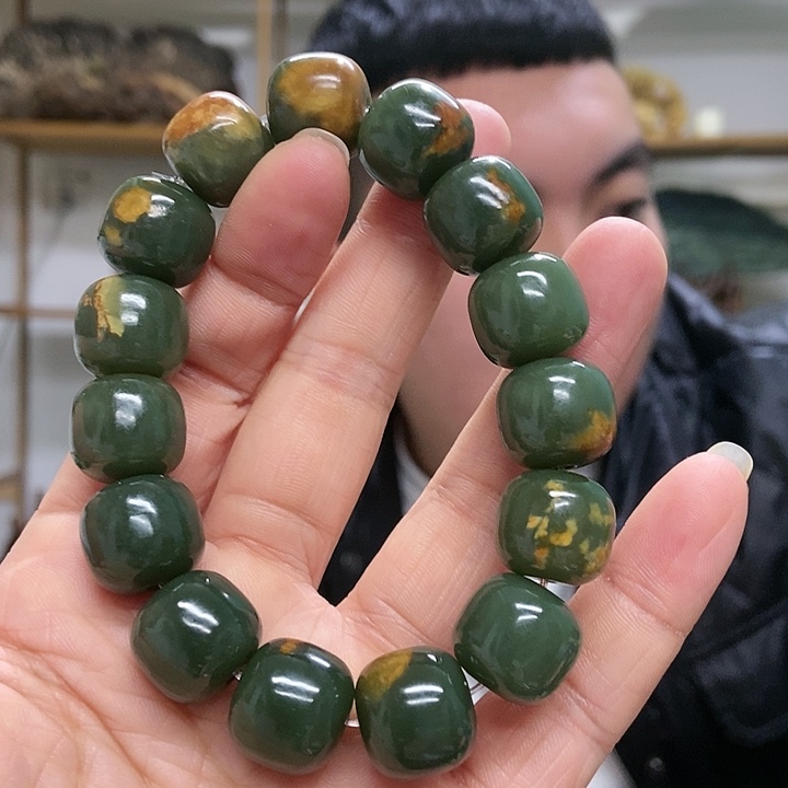 岫岩河磨玉（透闪石质玉）手串未镶嵌温*师