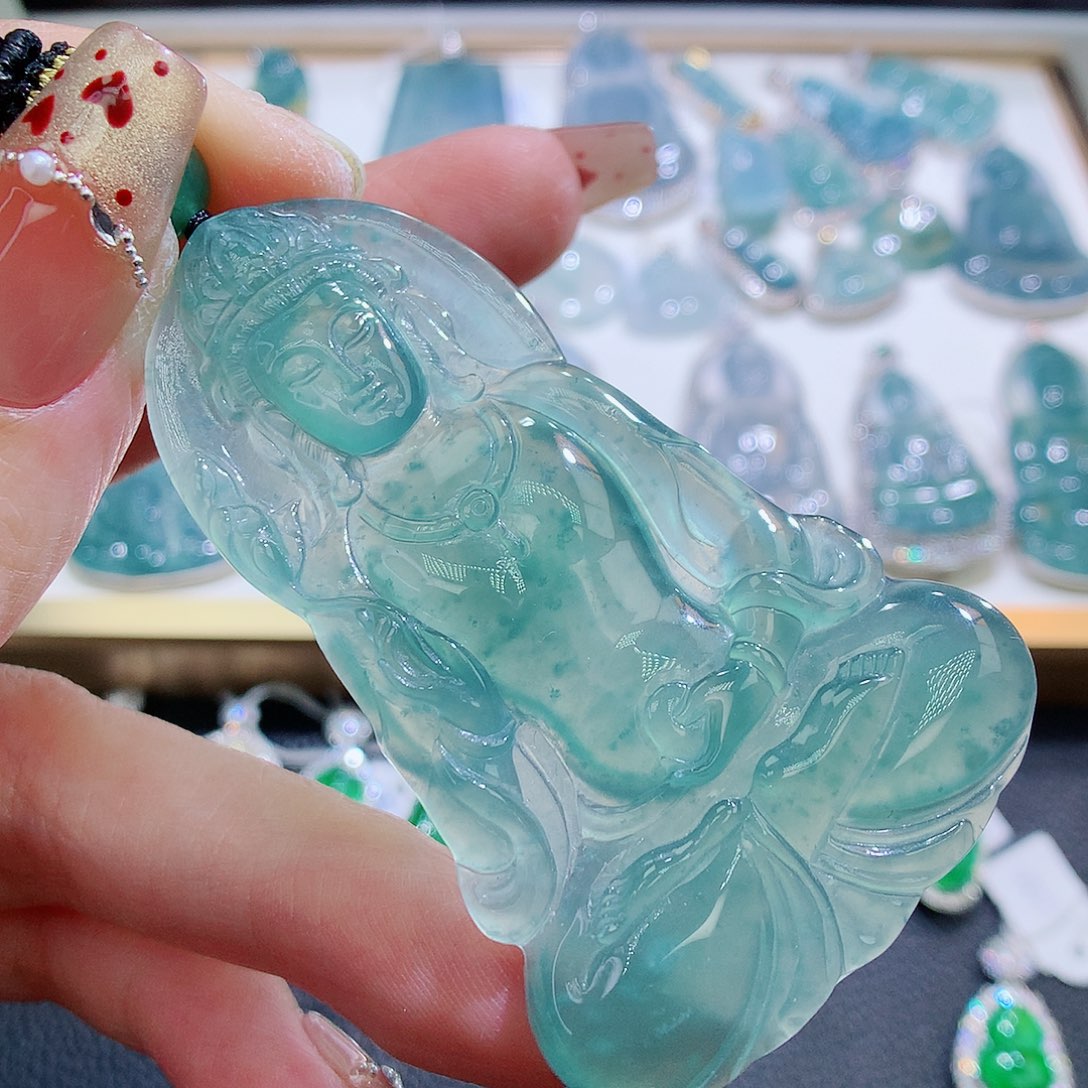 翡翠颈饰未镶嵌翡翠