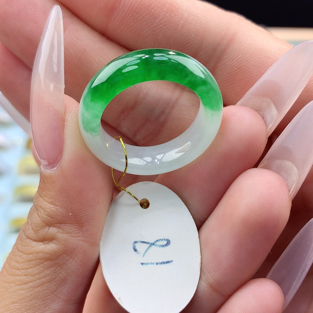 翡翠戒指未镶嵌18圈