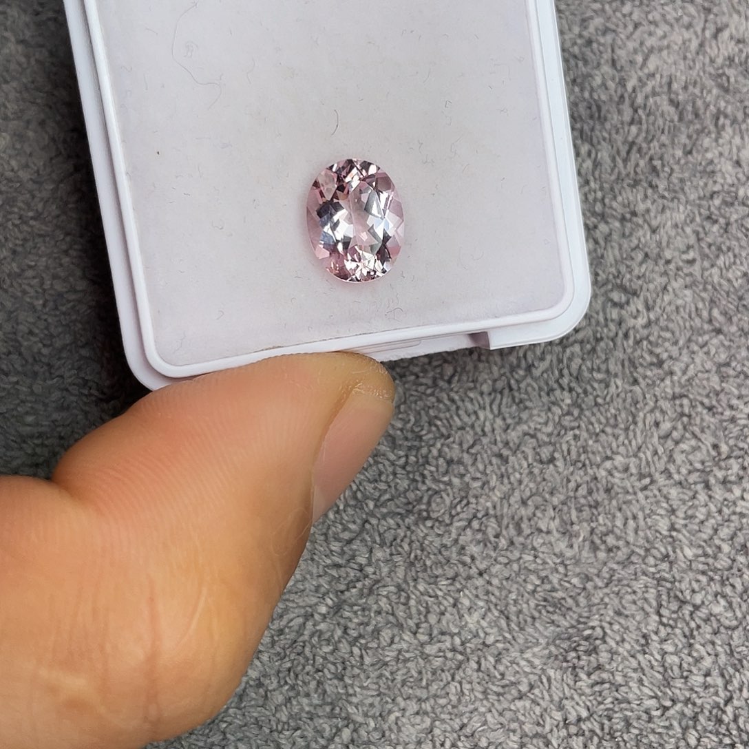 绿柱石（摩根石）裸石未镶嵌2.17Ct。  