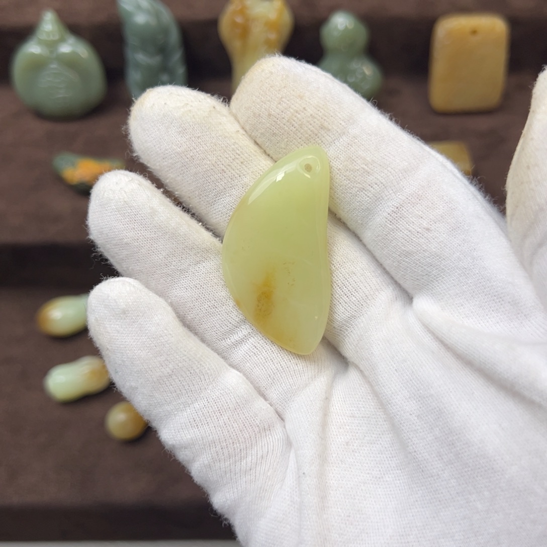 岫岩河磨玉（透闪石质玉）未镶嵌颈饰