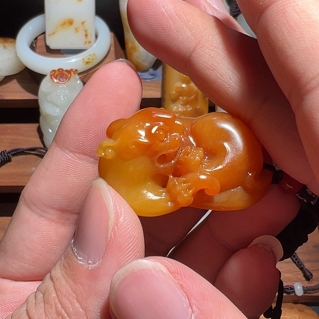 亮***剑和田玉未镶嵌颈饰