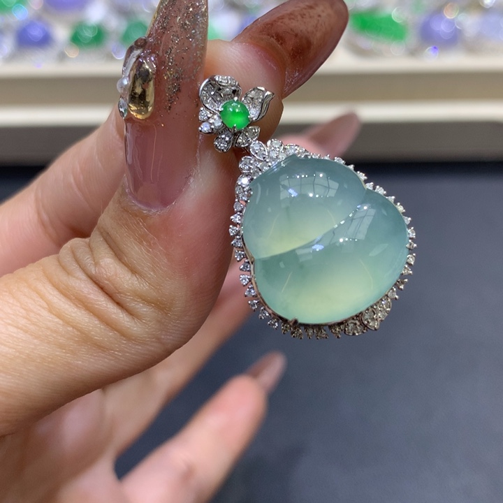 翡翠颈饰18K金镶嵌翡翠