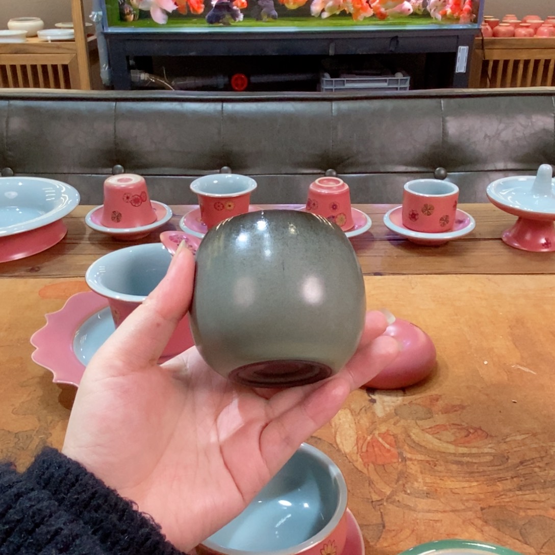 铁胎豆青釉 龙蛋杯