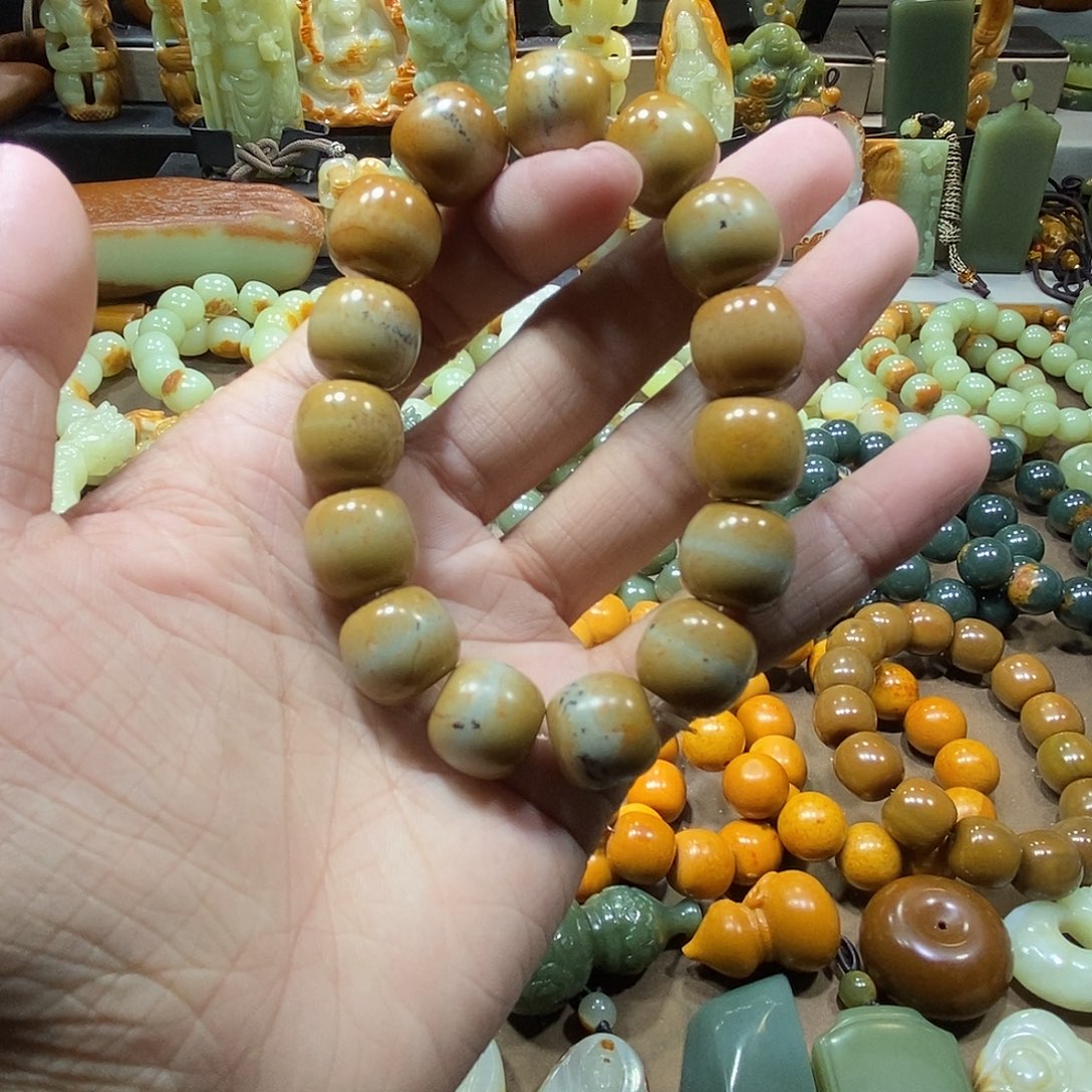 透闪石质玉未镶嵌手串3