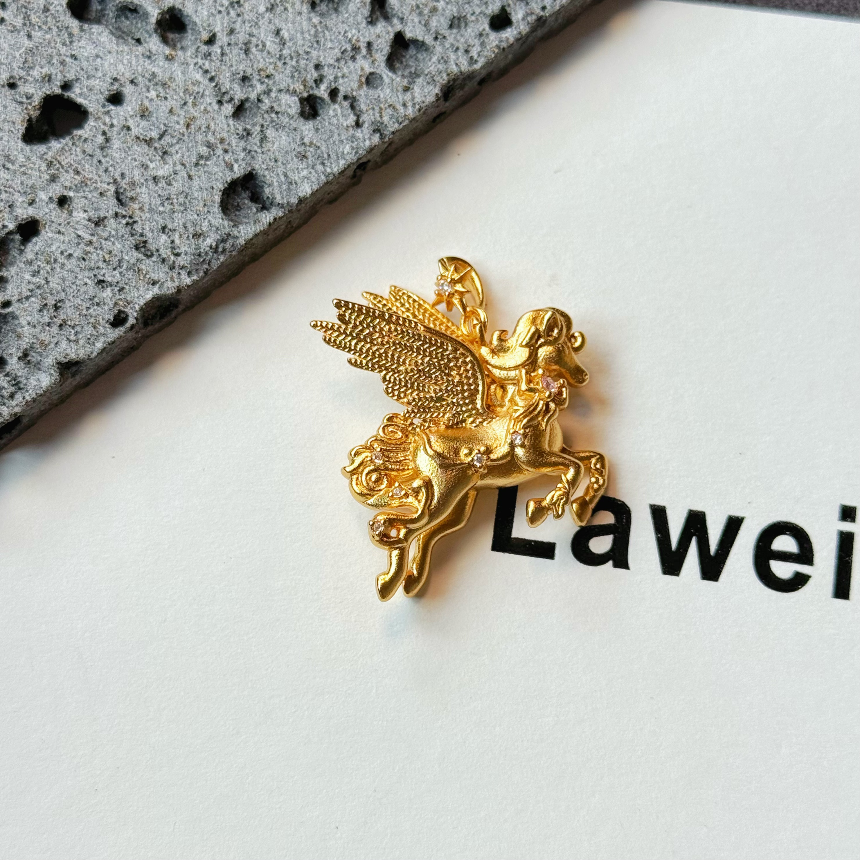 合金吊坠 17832精工炉内星芒飞马吊坠