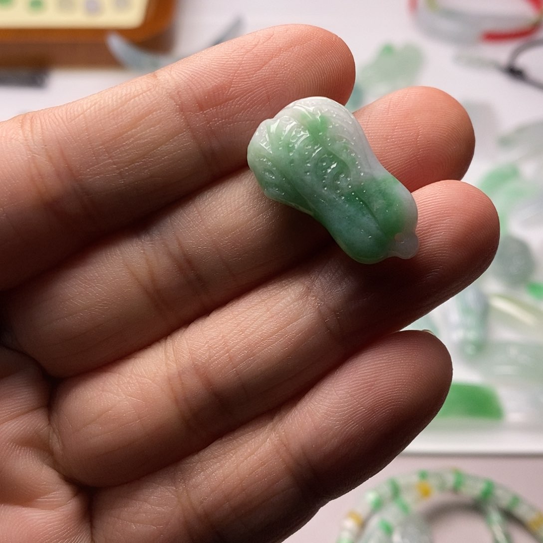 翡翠颈饰未镶嵌天然翡翠