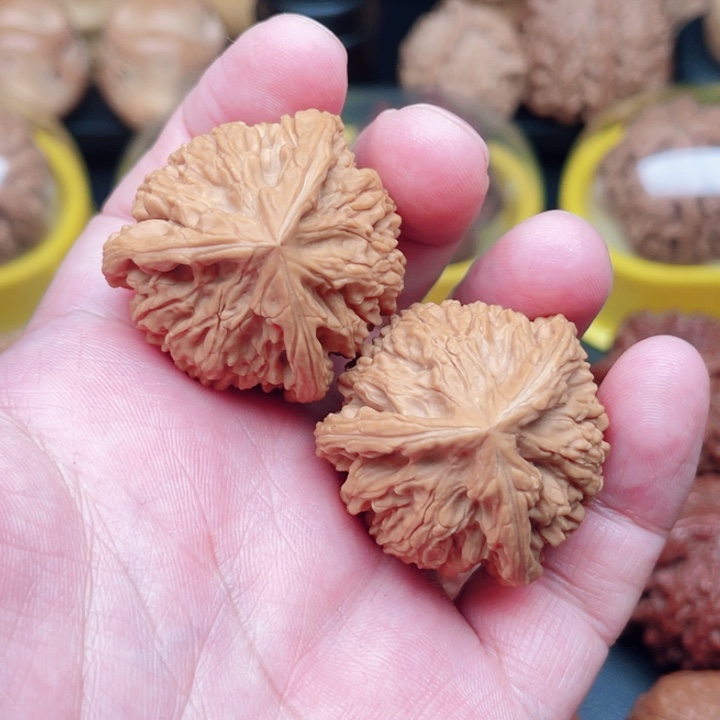 文玩核桃把件图*文山三棱36×36×35