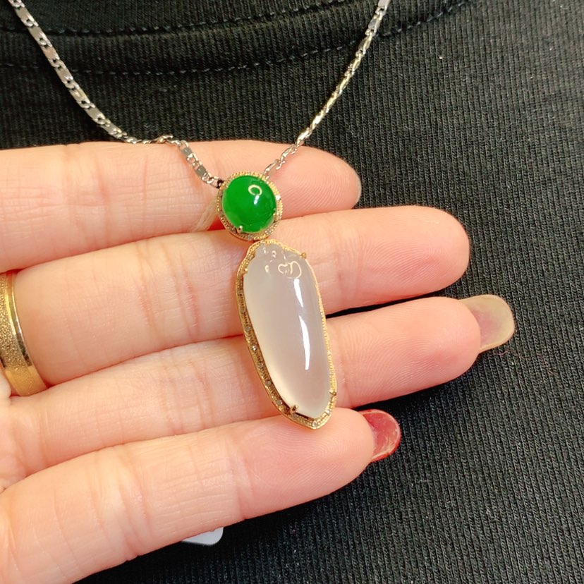 【闪购商品】翡翠吊坠(赠链)18K金镶嵌