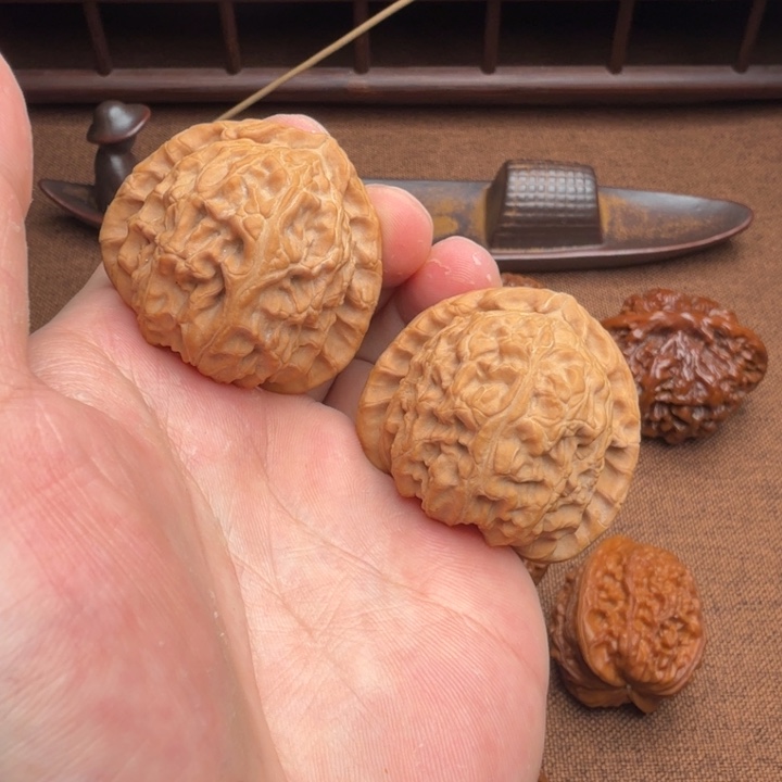 文玩核桃吊坠三角白41